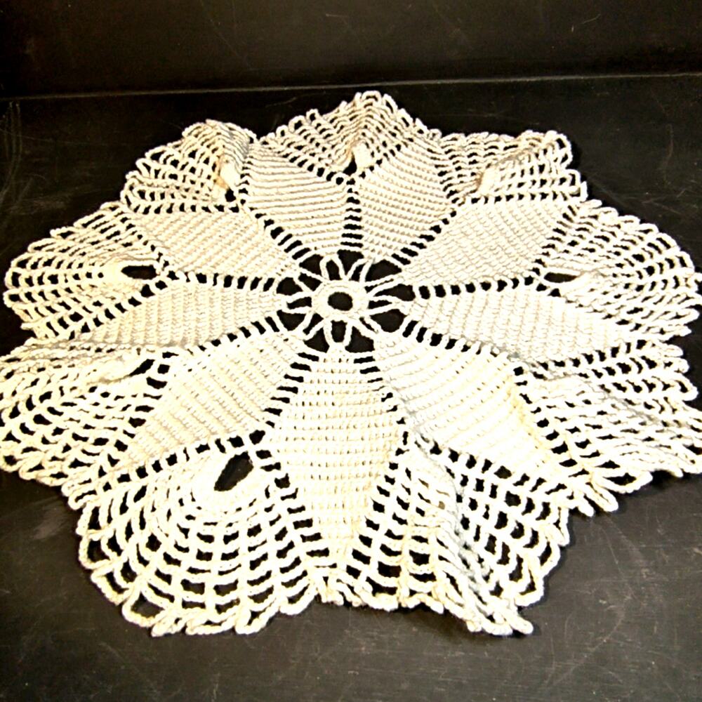 1613.  Round Crochet Doily 10 inch